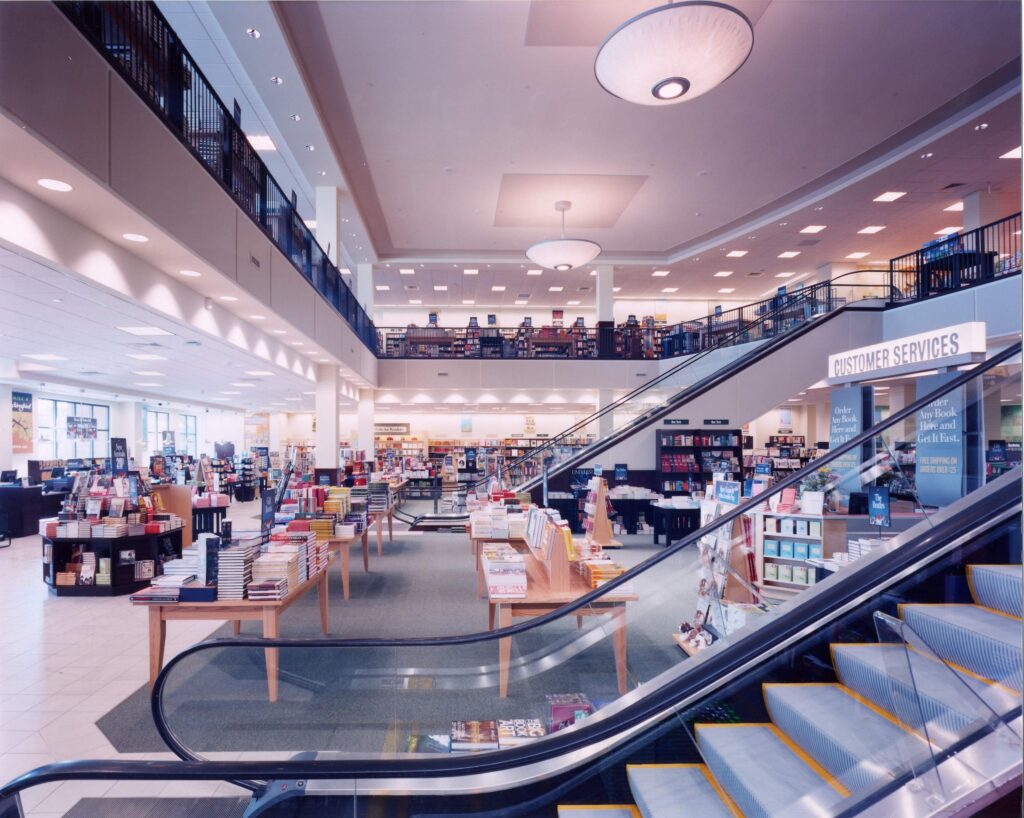 Barnes and Noble Carle Place Ground Floor