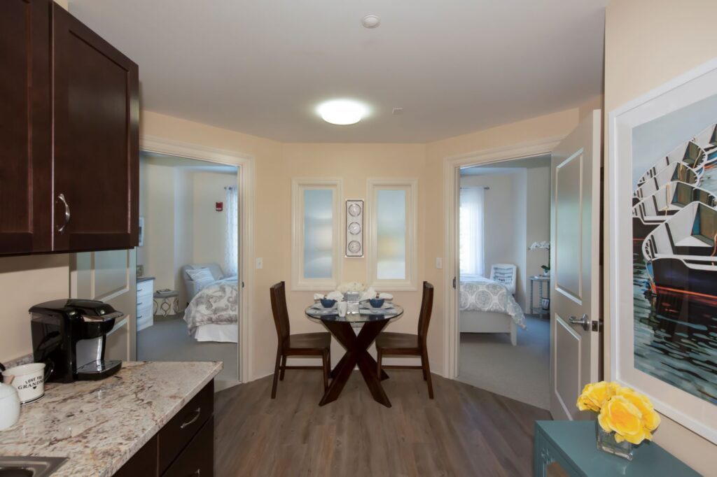 Benchmark Smithtown Table